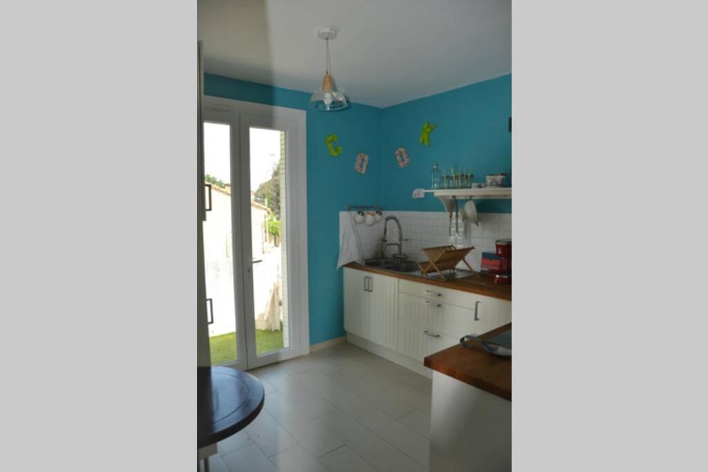 Appartement lumineux et calme avec terrasse Avignon Extérieur photo